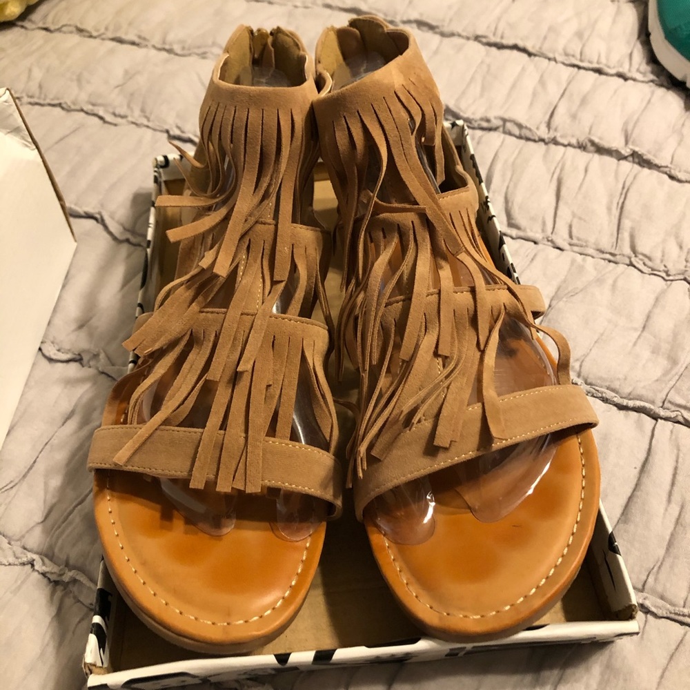 Women’s faux leather tassel gladiator sandal